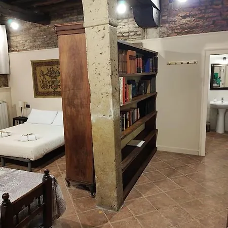 Ca' Del Moro House